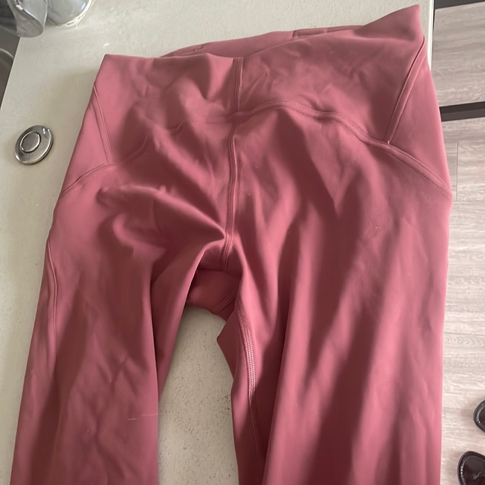 Lululemon InStill HR Tight 25” Leggings- Size 8 like new